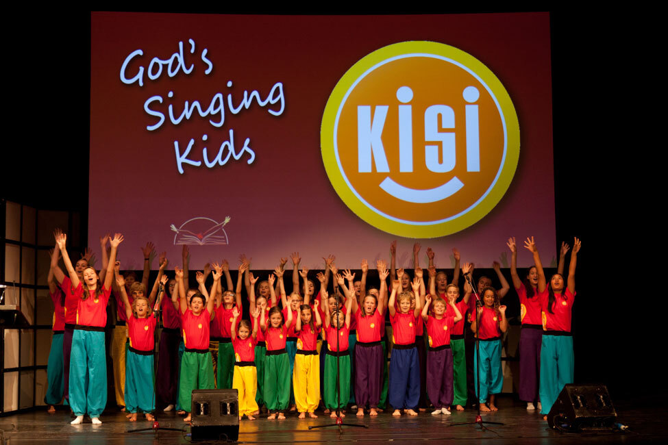 Kis Gods singing kids 
